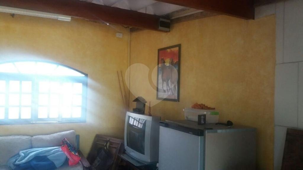 Sobrado à venda em local tranquilo, próximo a Serra
