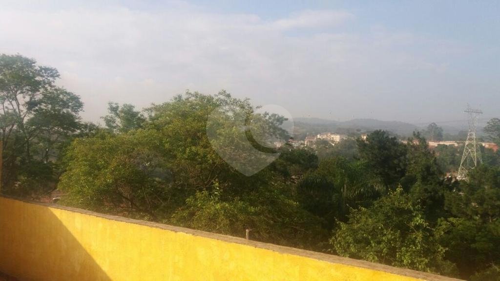 Sobrado à venda em local tranquilo, próximo a Serra