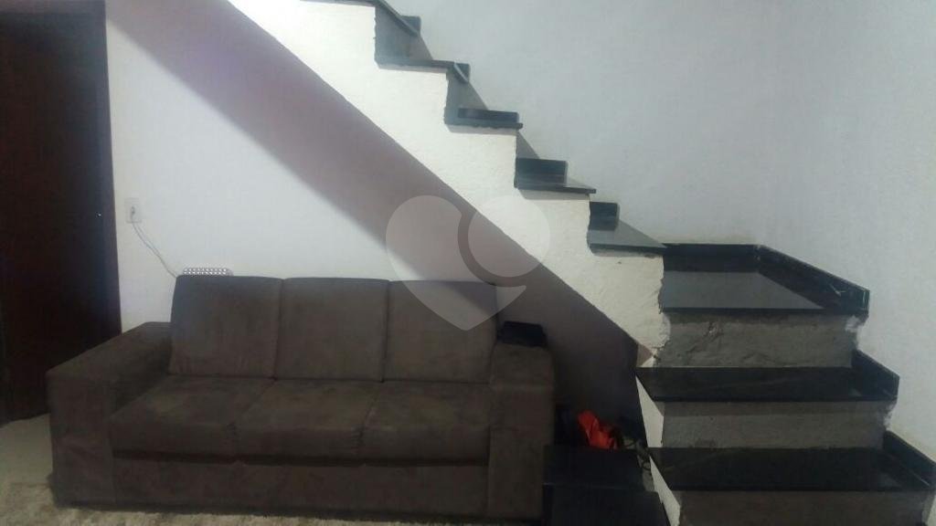 Sobrado à venda em local tranquilo, próximo a Serra