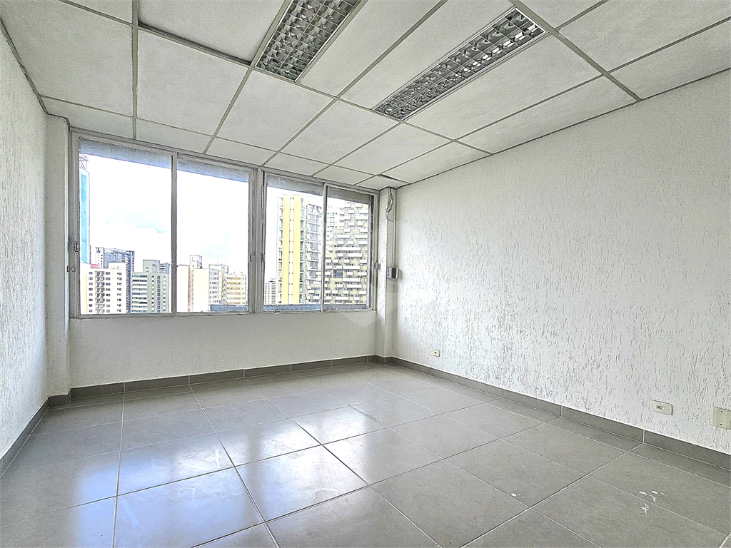 Sala comercial para aluguel com 4 salas 2 banheiros NO PARAISO 
