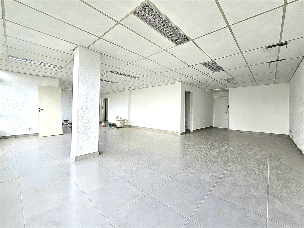 Sala comercial para aluguel com 4 salas 2 banheiros NO PARAISO 