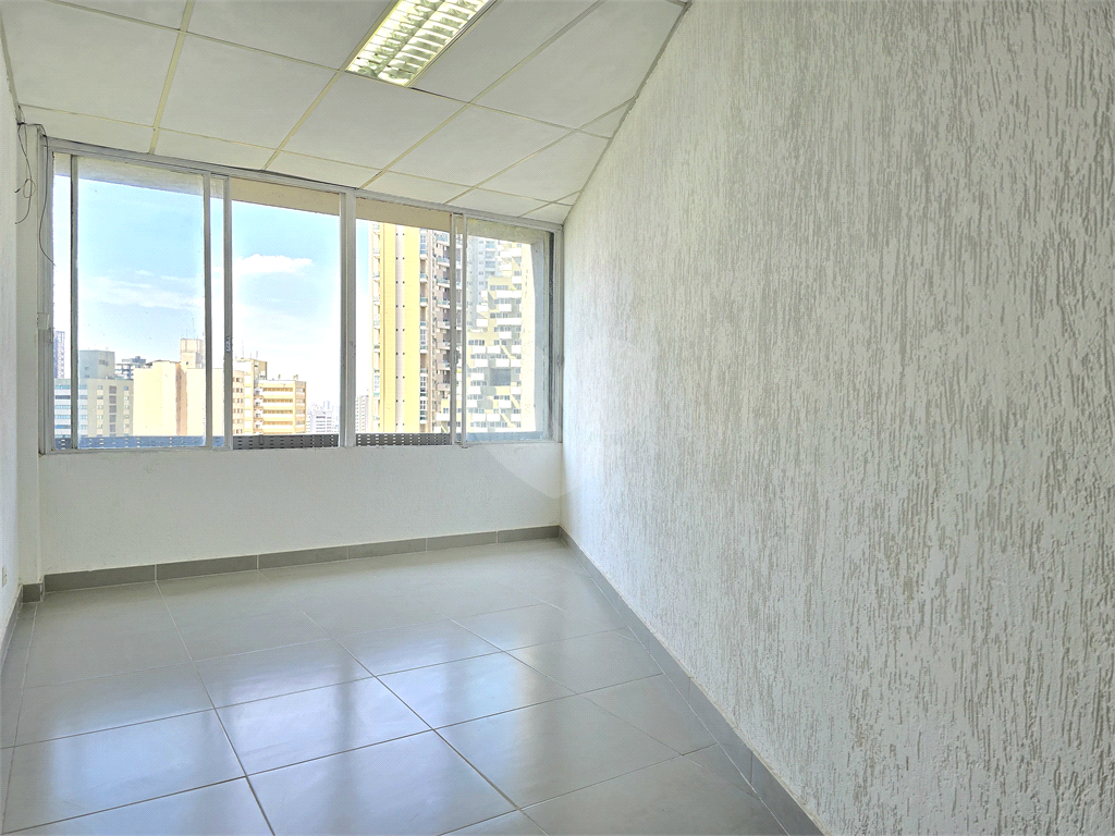 Sala comercial para aluguel com 4 salas 2 banheiros NO PARAISO 