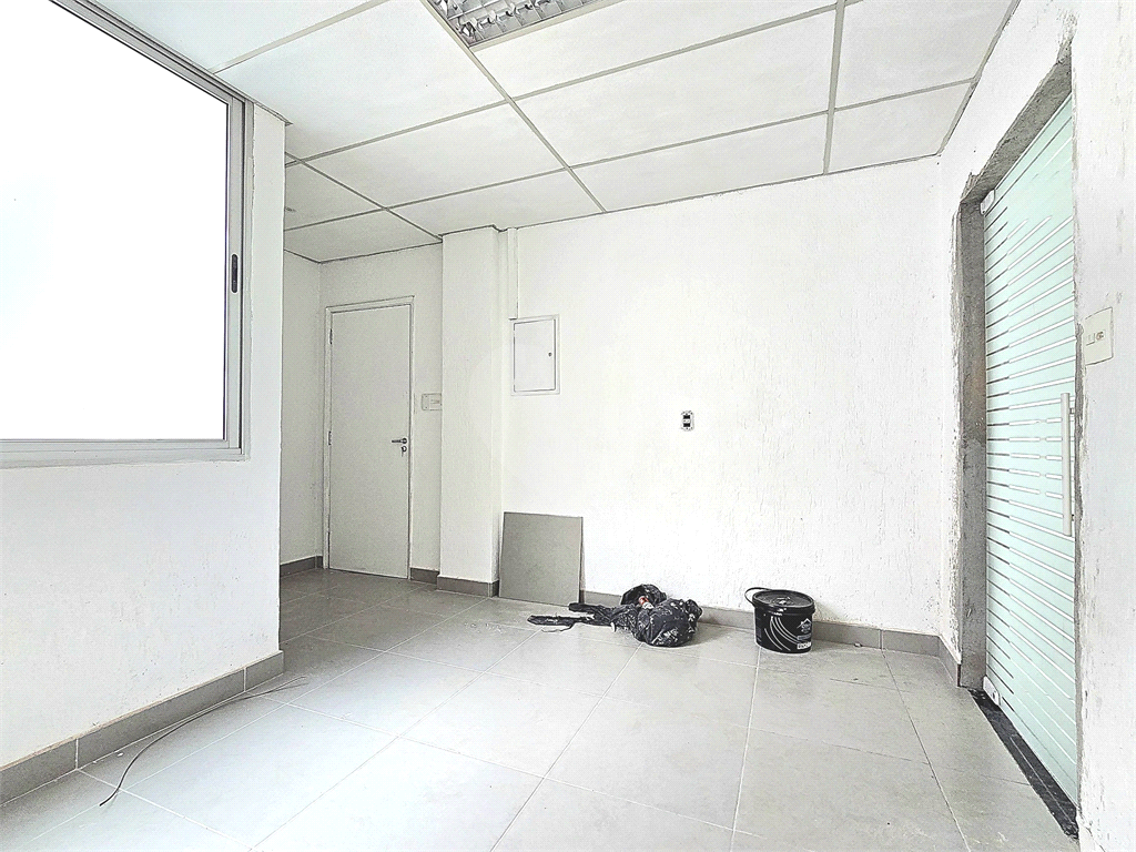 Sala comercial para aluguel com 4 salas 2 banheiros NO PARAISO 