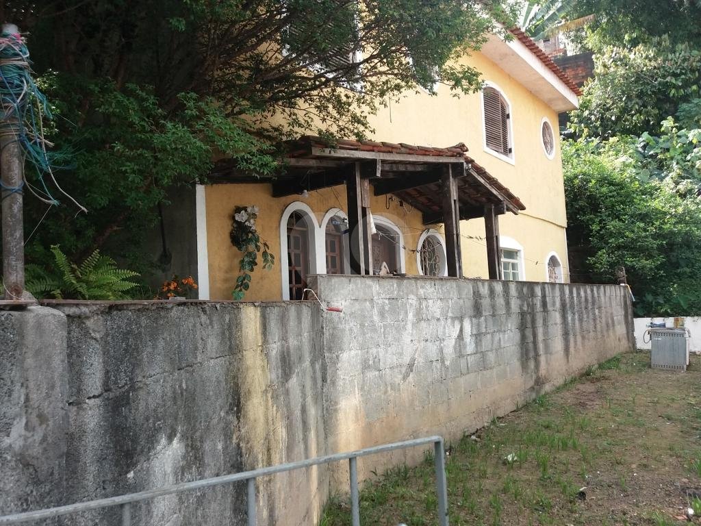 Amplo terreno com 04 casas no J.Paulistana