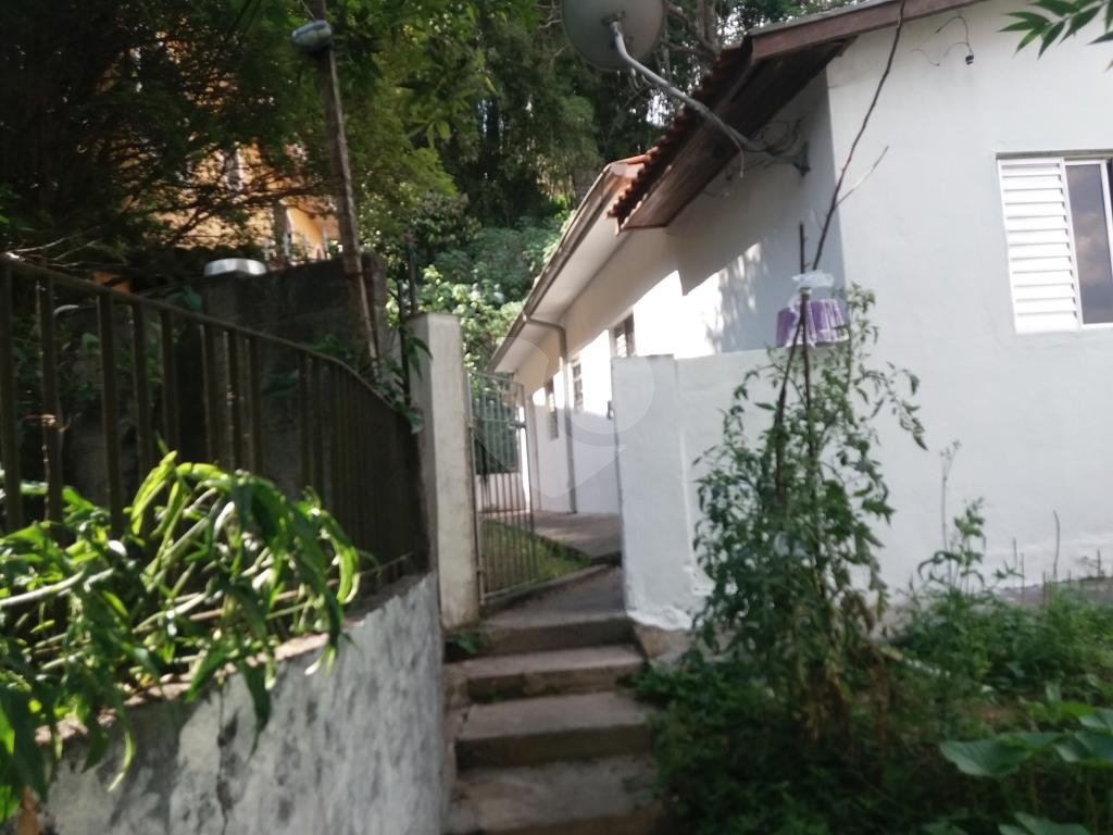 Amplo terreno com 04 casas no J.Paulistana