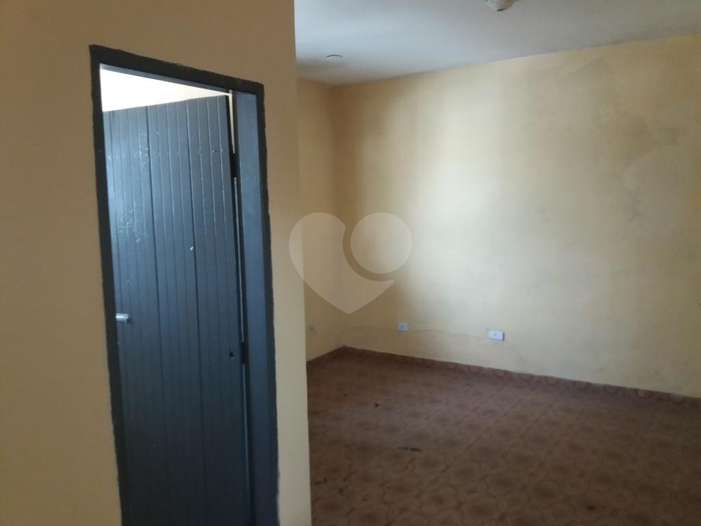 Amplo terreno com 04 casas no J.Paulistana