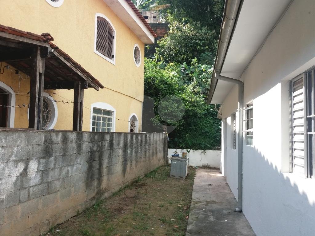 Amplo terreno com 04 casas no J.Paulistana