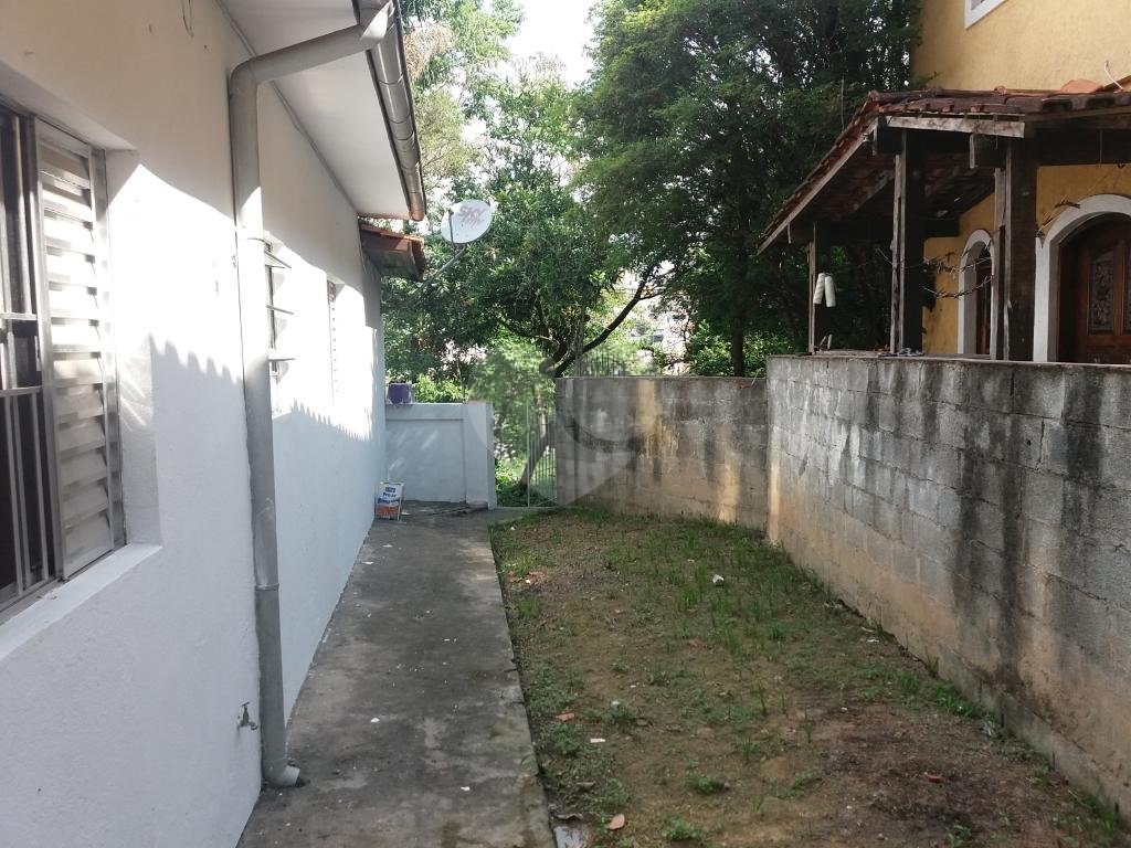 Amplo terreno com 04 casas no J.Paulistana