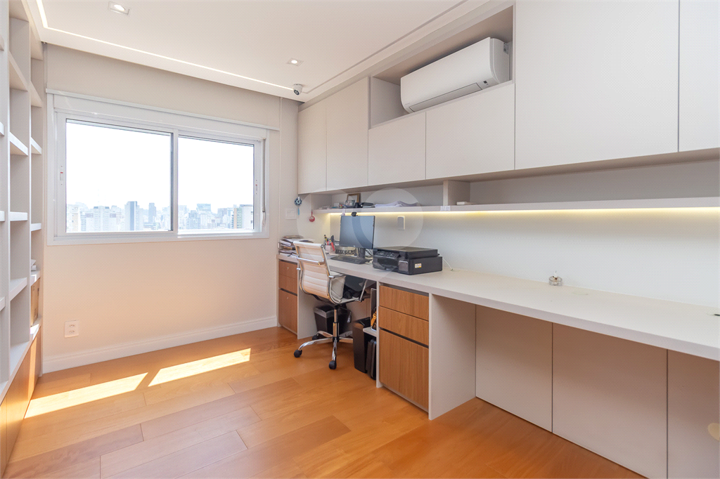 Apartamento - Vila Mariana - Alto Padrão - 3 Suítes - 4 Vagas - Venda / Compra - Próximo ao Metrô