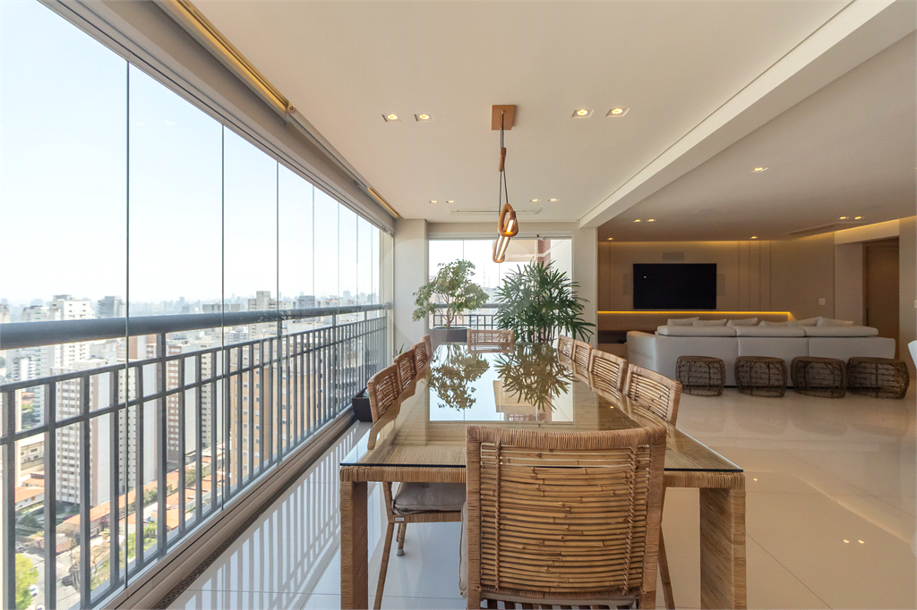 Apartamento - Vila Mariana - Alto Padrão - 3 Suítes - 4 Vagas - Venda / Compra - Próximo ao Metrô