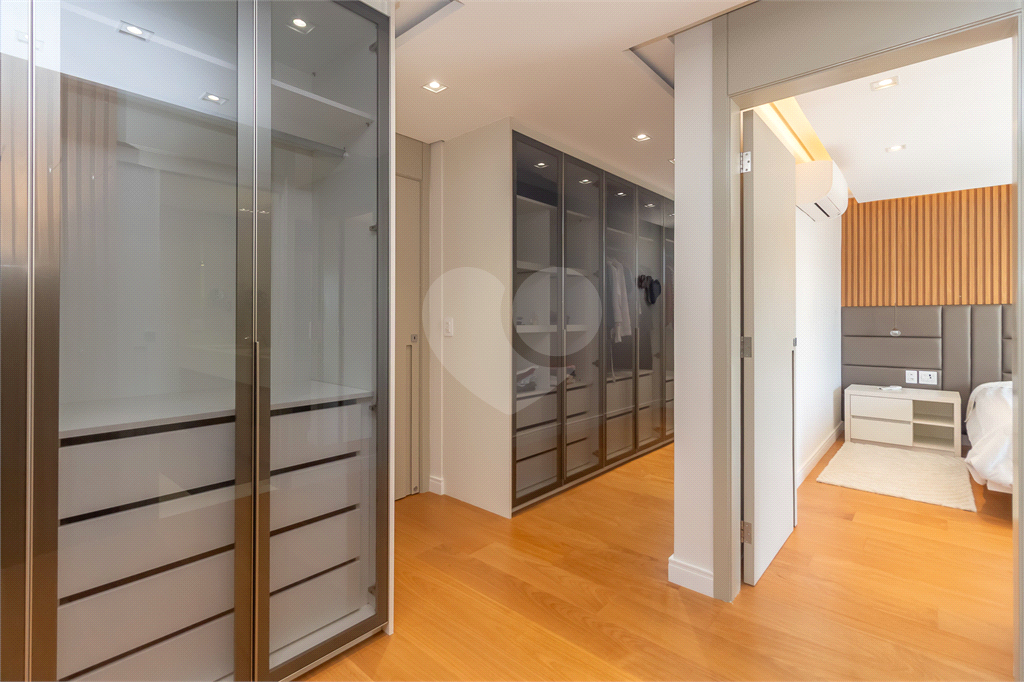 Apartamento - Vila Mariana - Alto Padrão - 3 Suítes - 4 Vagas - Venda / Compra - Próximo ao Metrô