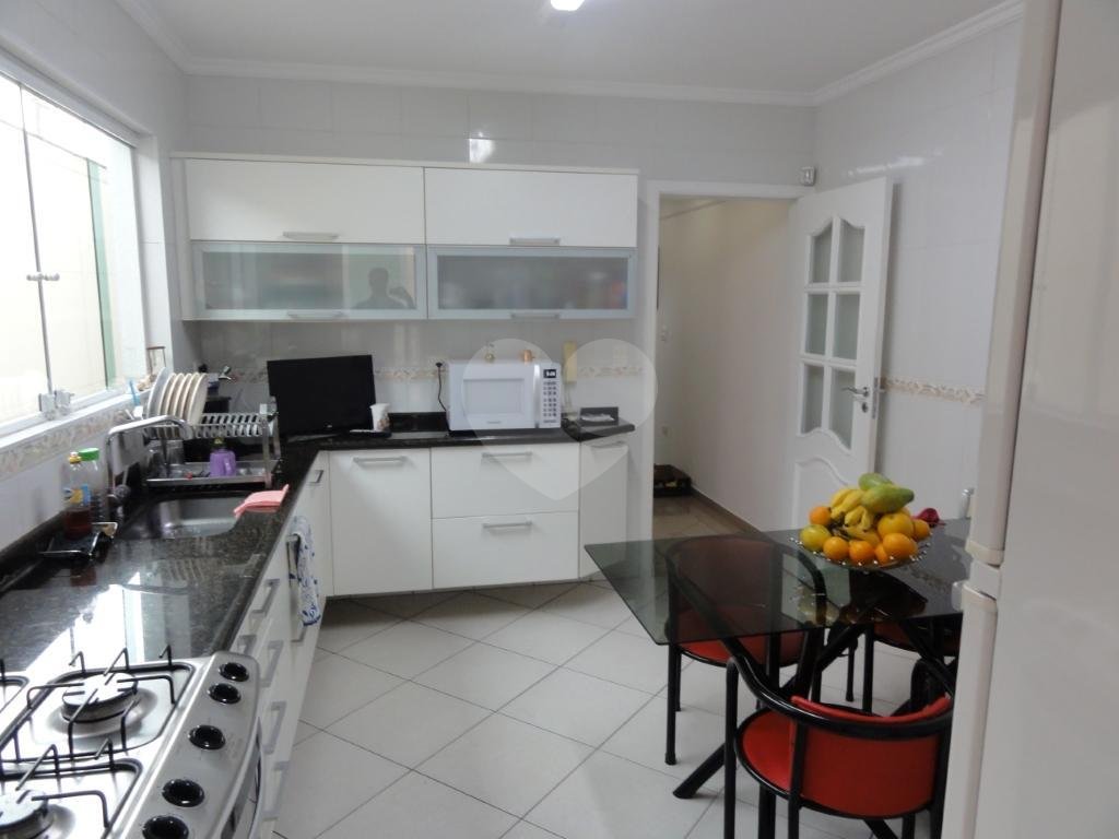 Sobrado à venda com 3 quartos, 200m² - Foto 4