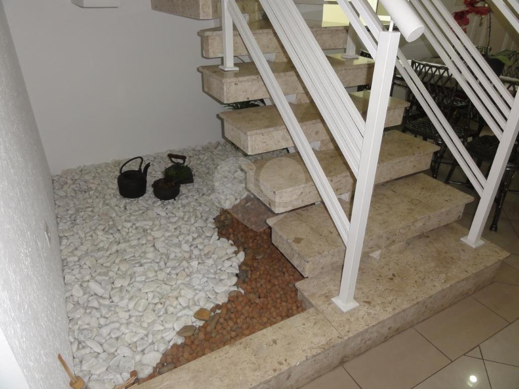 Sobrado à venda com 3 quartos, 200m² - Foto 17