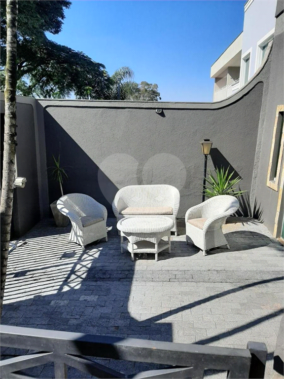 Sobrado em Rua Fechada localizado em área nobre do Jardim Guapira ,4 dormitórios 2 suítes e piscina 