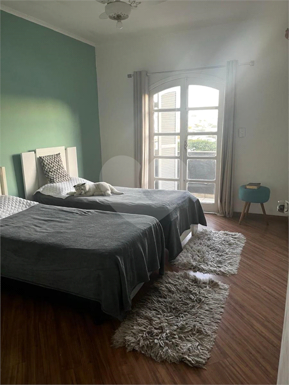 Sobrado em Rua Fechada localizado em área nobre do Jardim Guapira ,4 dormitórios 2 suítes e piscina 