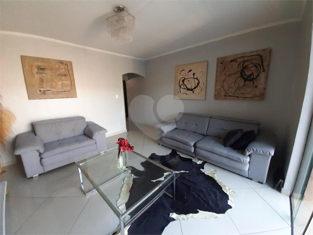 Sobrado em Rua Fechada localizado em área nobre do Jardim Guapira ,4 dormitórios 2 suítes e piscina 