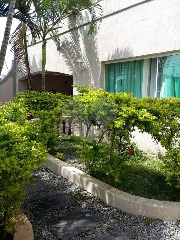 Sobrado em Rua Fechada localizado em área nobre do Jardim Guapira ,4 dormitórios 2 suítes e piscina 