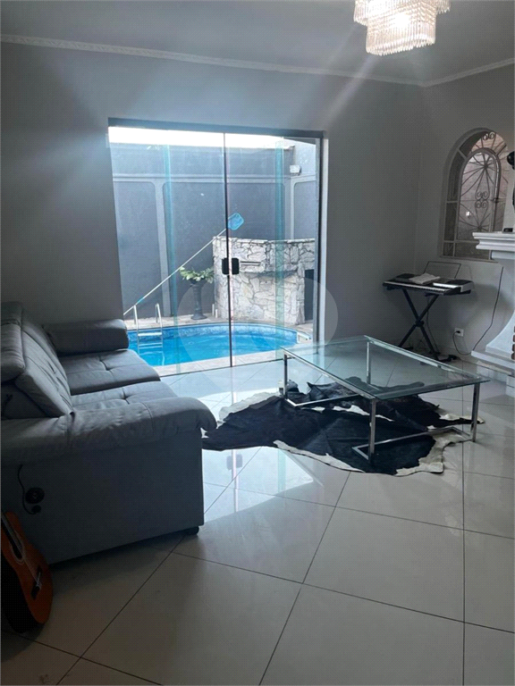 Sobrado em Rua Fechada localizado em área nobre do Jardim Guapira ,4 dormitórios 2 suítes e piscina 