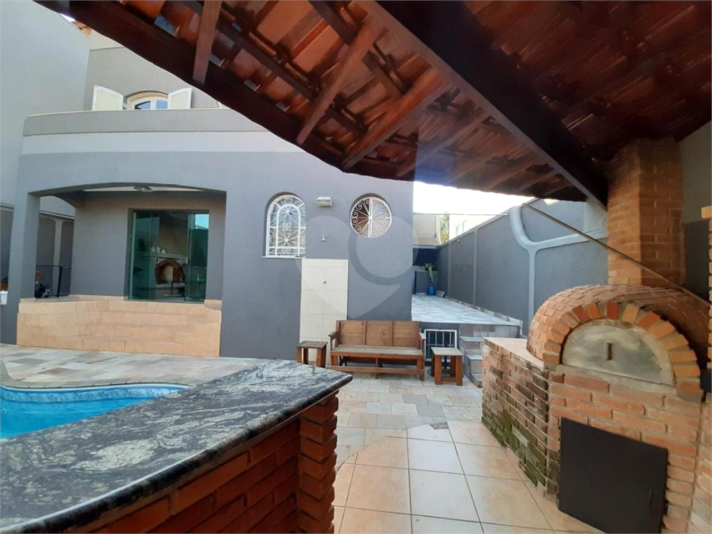 Sobrado em Rua Fechada localizado em área nobre do Jardim Guapira ,4 dormitórios 2 suítes e piscina 