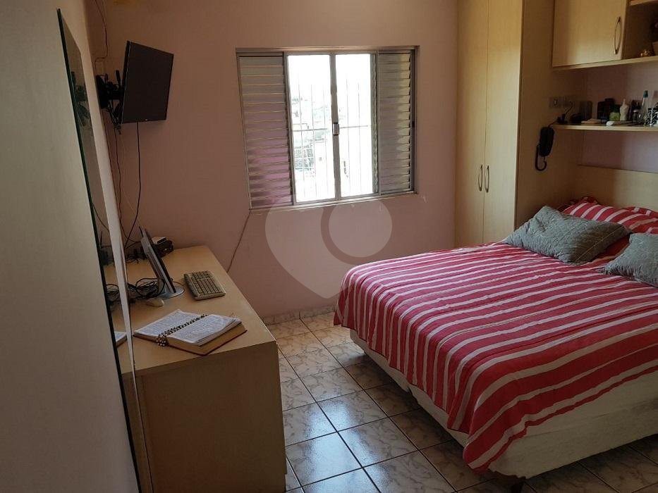 Sobrado à venda com 3 quartos, 200m² - Foto 25