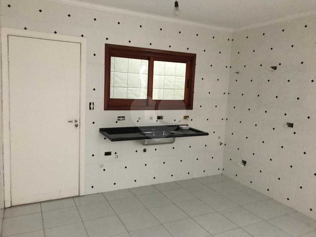 Sobrado à venda em condomínio fechado no pé da Serra da Cantareira
