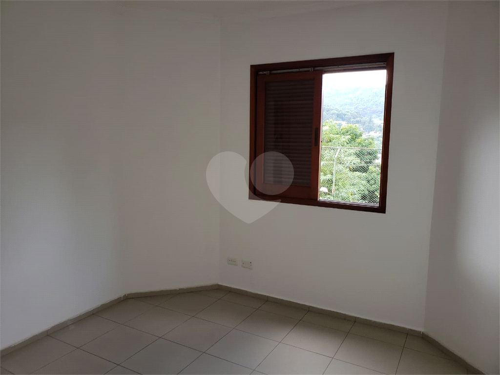 Sobrado à venda em condomínio fechado no pé da Serra da Cantareira