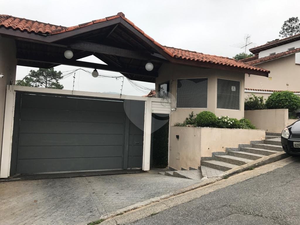 Sobrado à venda em condomínio fechado no pé da Serra da Cantareira
