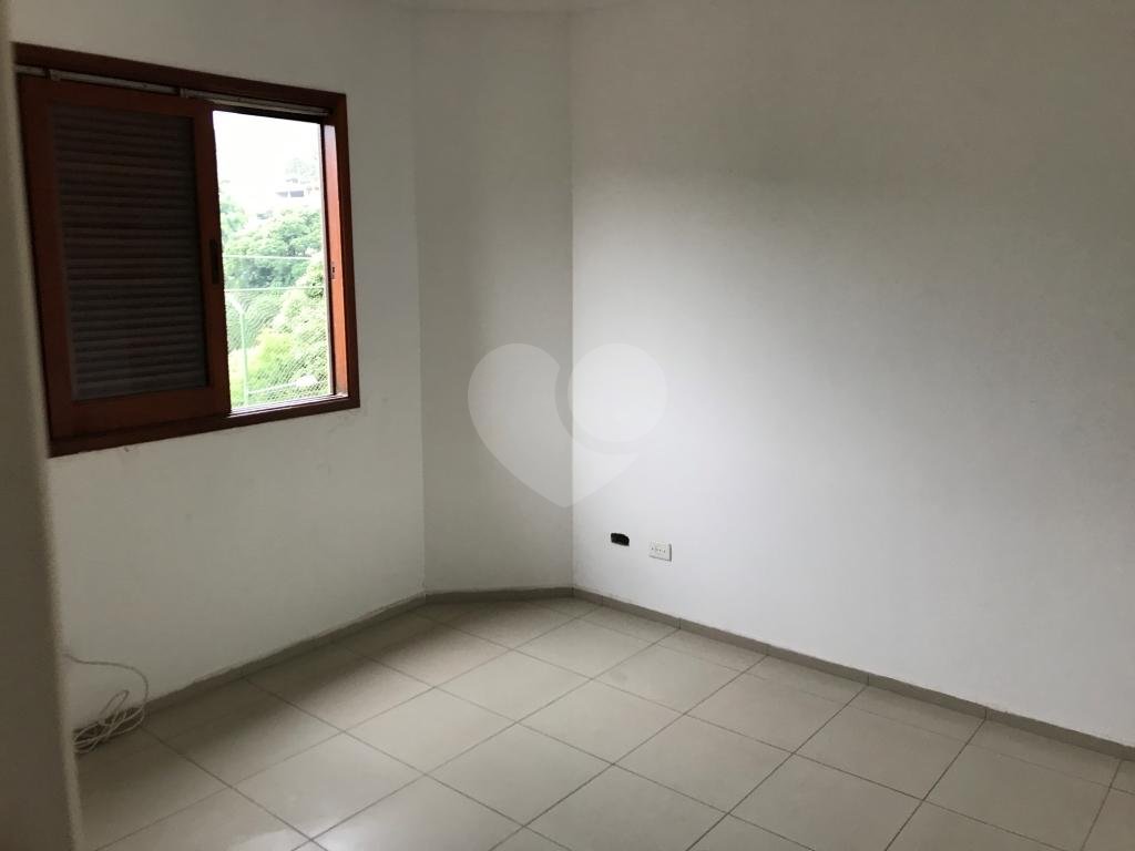 Sobrado à venda em condomínio fechado no pé da Serra da Cantareira