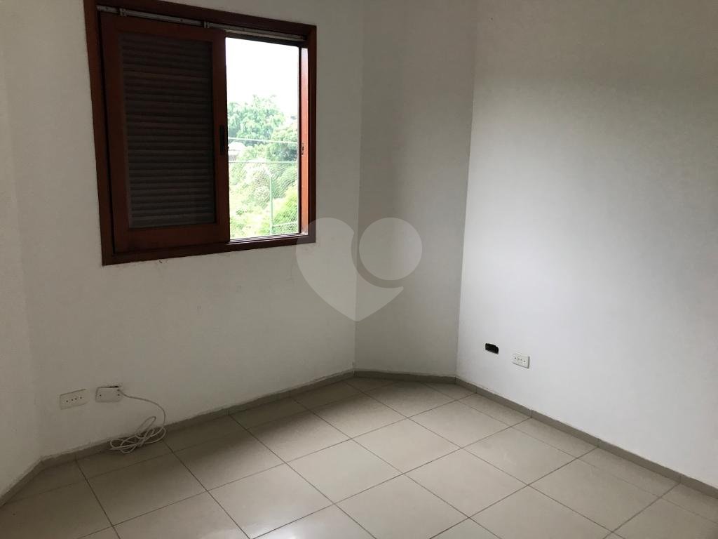 Sobrado à venda em condomínio fechado no pé da Serra da Cantareira