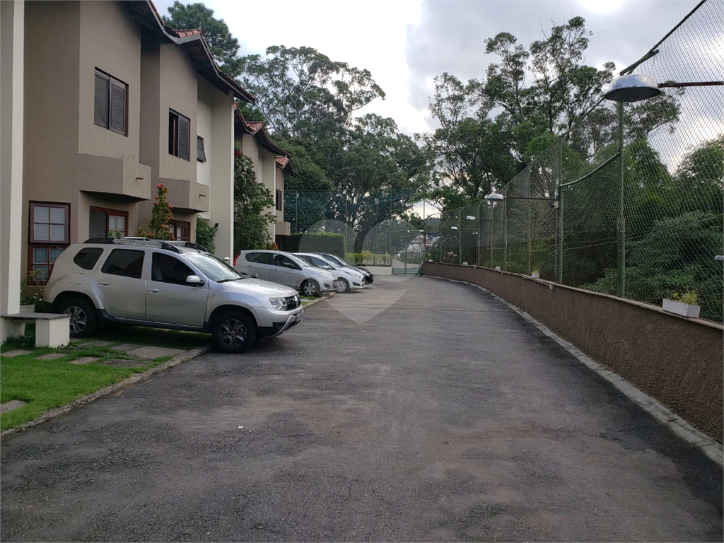 Sobrado à venda em condomínio fechado no pé da Serra da Cantareira