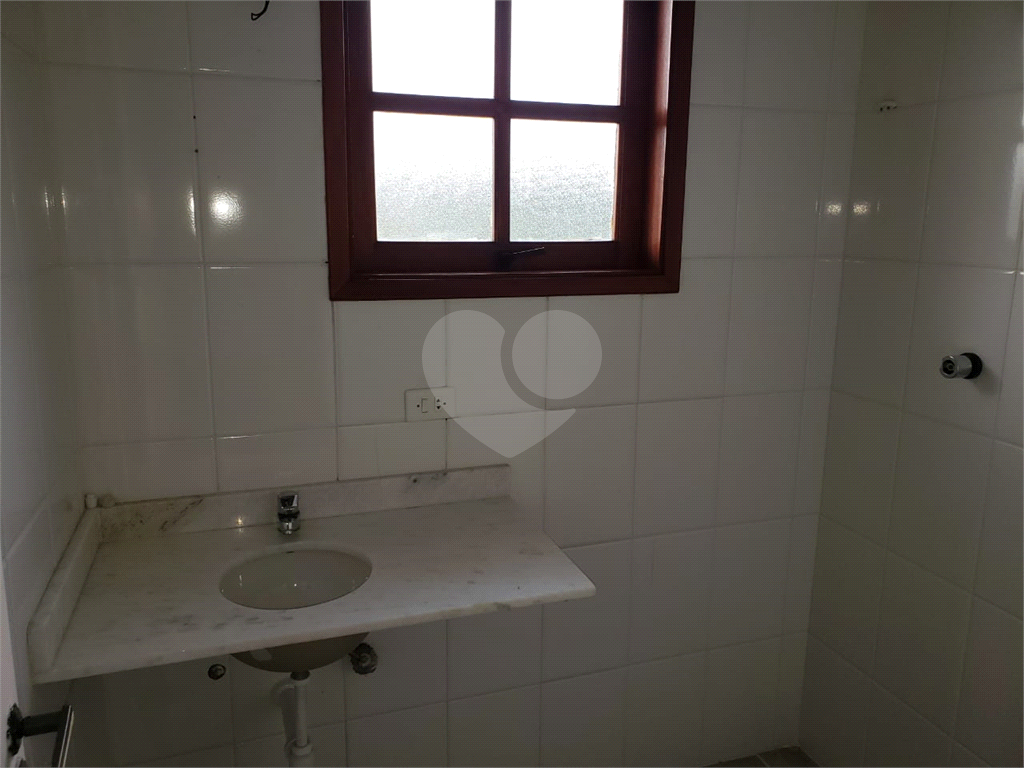 Sobrado à venda em condomínio fechado no pé da Serra da Cantareira