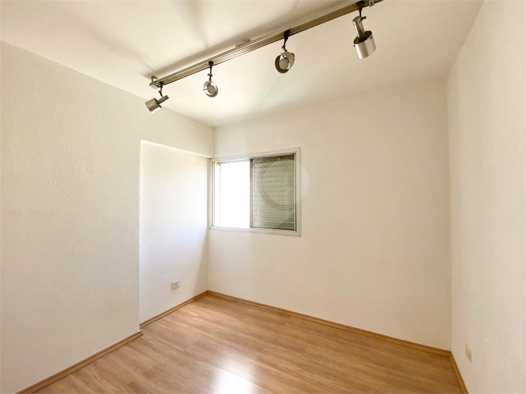 03 DORMITÓRIOS,01 SUITE , 03 BANHEIROS, 02 VAGAS DE GARAGEM COBERTAS,  COM ARMÁRIOS, BRAZ LEME.