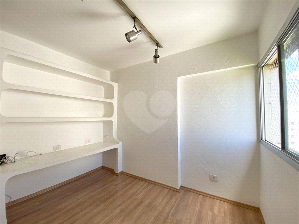 03 DORMITÓRIOS,01 SUITE , 03 BANHEIROS, 02 VAGAS DE GARAGEM COBERTAS,  COM ARMÁRIOS, BRAZ LEME.