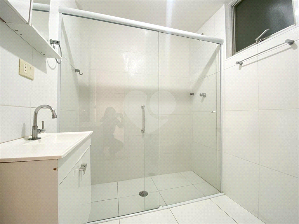 03 DORMITÓRIOS,01 SUITE , 03 BANHEIROS, 02 VAGAS DE GARAGEM COBERTAS,  COM ARMÁRIOS, BRAZ LEME.