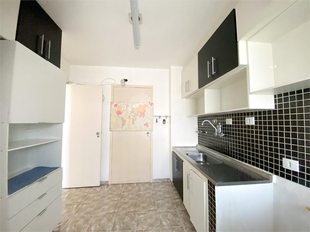 03 DORMITÓRIOS,01 SUITE , 03 BANHEIROS, 02 VAGAS DE GARAGEM COBERTAS,  COM ARMÁRIOS, BRAZ LEME.