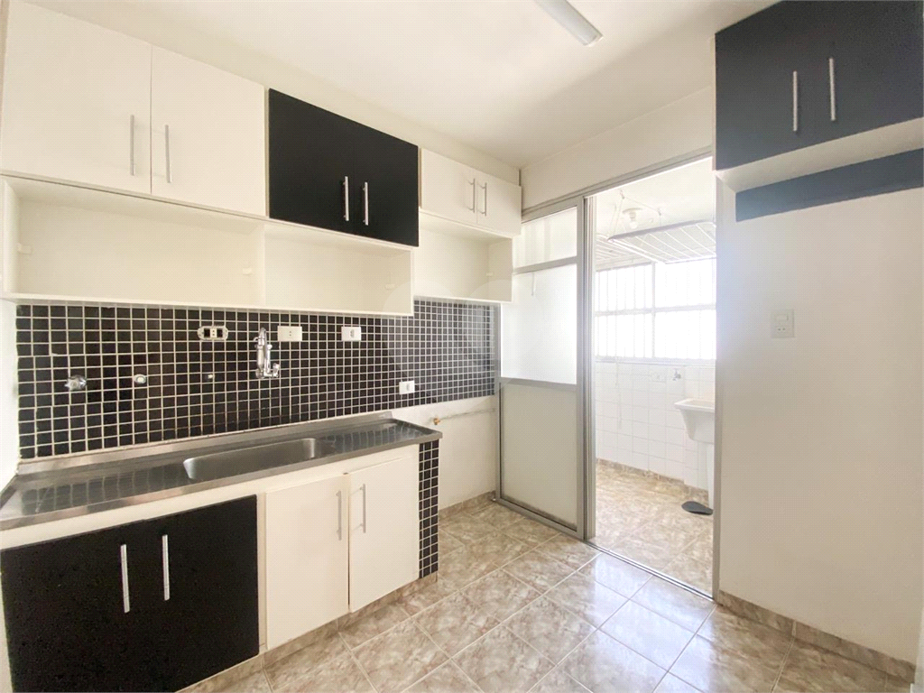 03 DORMITÓRIOS,01 SUITE , 03 BANHEIROS, 02 VAGAS DE GARAGEM COBERTAS,  COM ARMÁRIOS, BRAZ LEME.