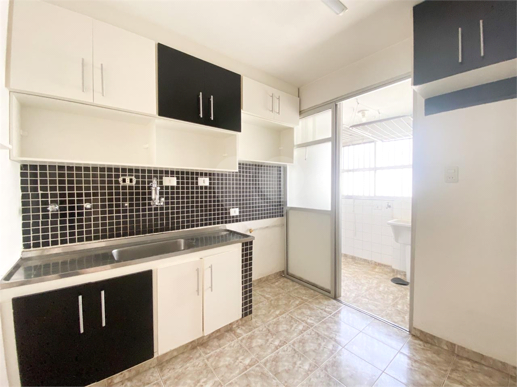 03 DORMITÓRIOS,01 SUITE , 03 BANHEIROS, 02 VAGAS DE GARAGEM COBERTAS,  COM ARMÁRIOS, BRAZ LEME.