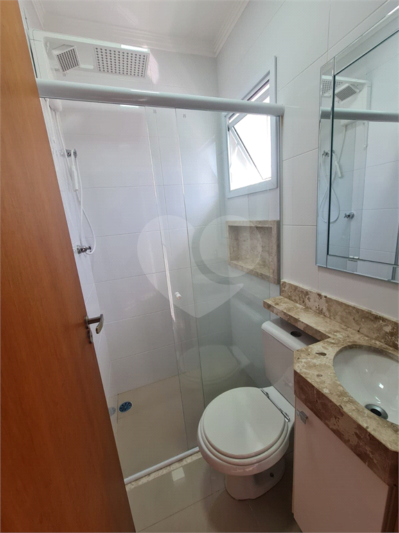 Lindo sobrado novo com 2 suítes, 2 vagas e churrasqueira