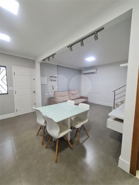 Lindo sobrado novo com 2 suítes, 2 vagas e churrasqueira