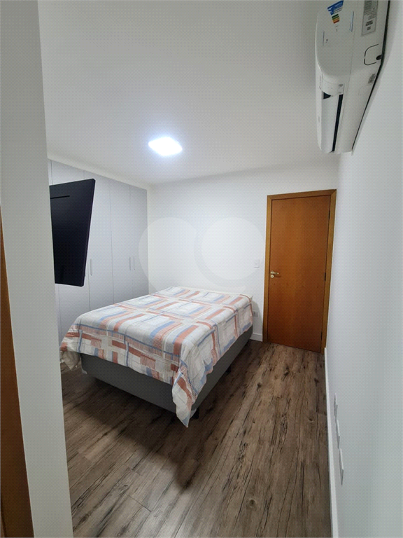 Lindo sobrado novo com 2 suítes, 2 vagas e churrasqueira
