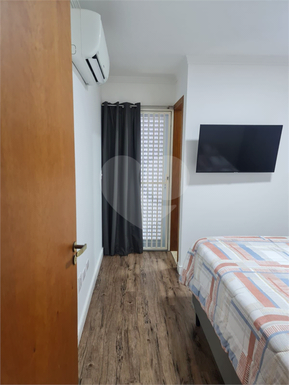 Lindo sobrado novo com 2 suítes, 2 vagas e churrasqueira