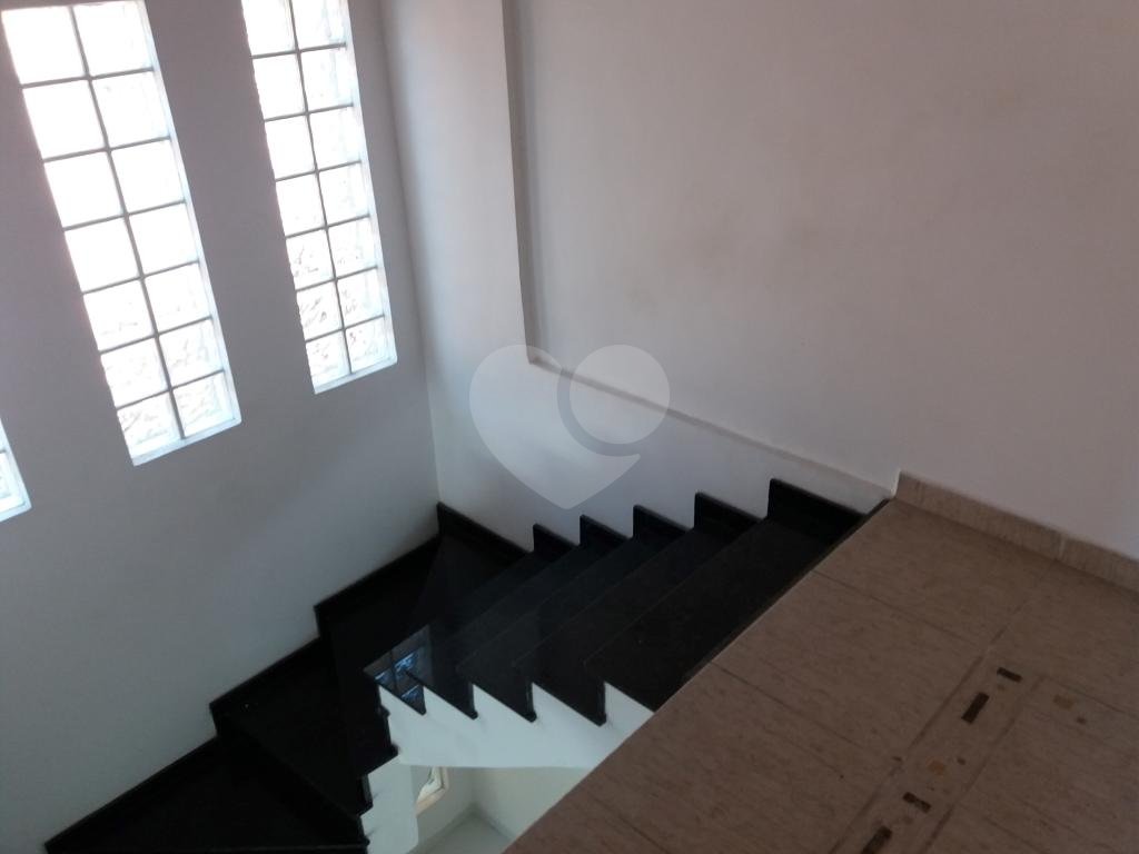Ampla residência à venda na Vila Albertina, em local tranquilo, todo arborizado