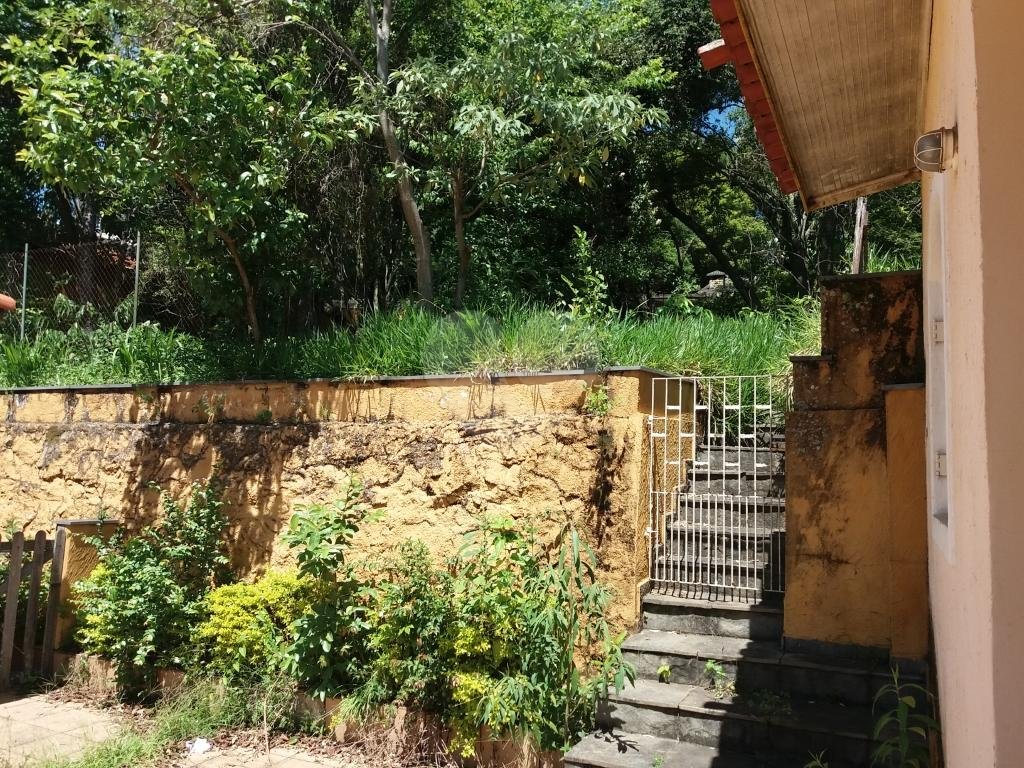 Ampla residência à venda na Vila Albertina, em local tranquilo, todo arborizado