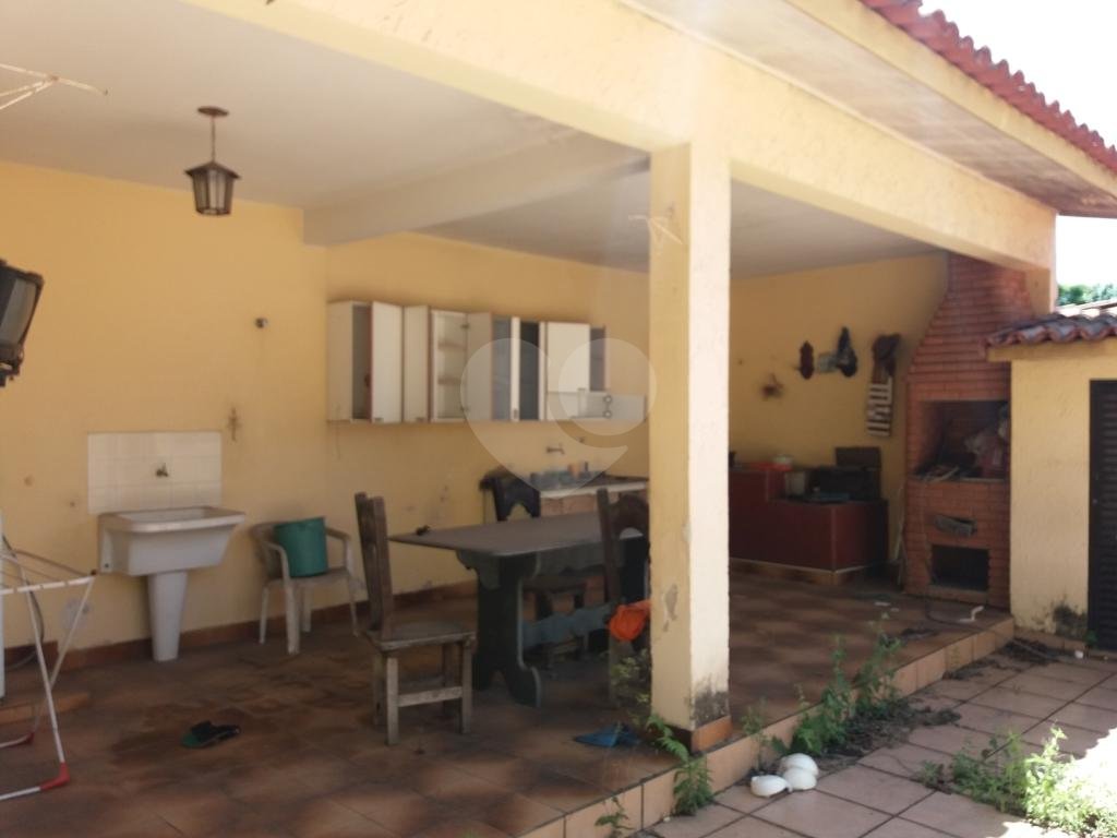 Ampla residência à venda na Vila Albertina, em local tranquilo, todo arborizado