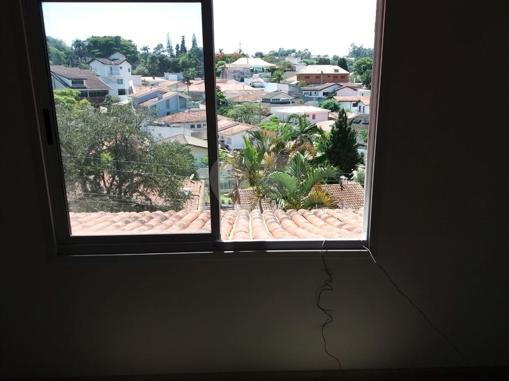 Ampla residência à venda na Vila Albertina, em local tranquilo, todo arborizado