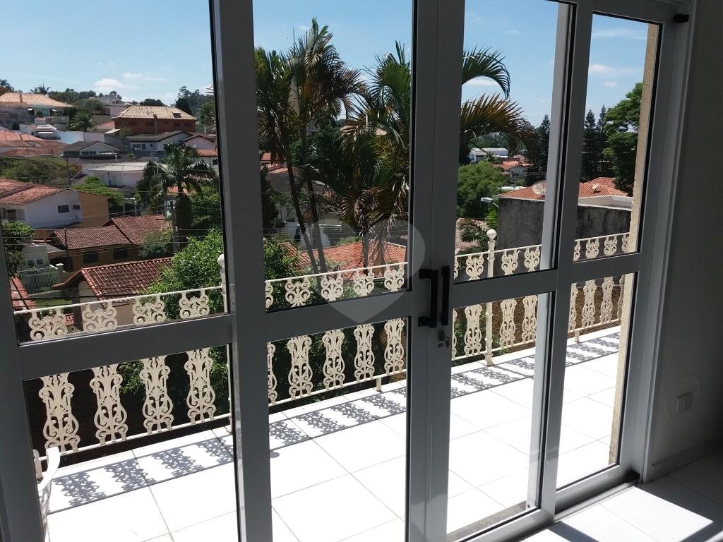 Ampla residência à venda na Vila Albertina, em local tranquilo, todo arborizado