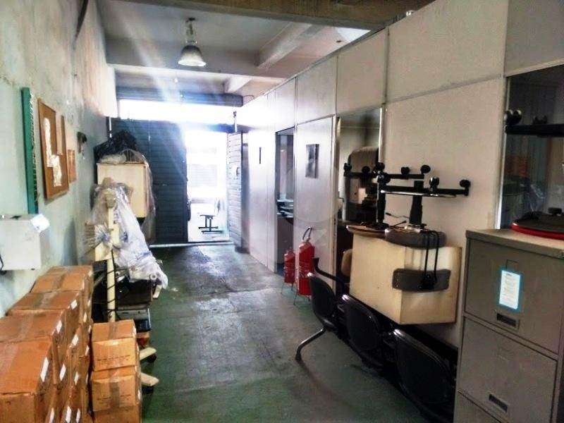 Prédio com Galpão no piso térreo e Casa no piso Superior a Venda na região da Vila Prudente