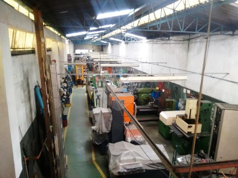 Prédio com Galpão no piso térreo e Casa no piso Superior a Venda na região da Vila Prudente