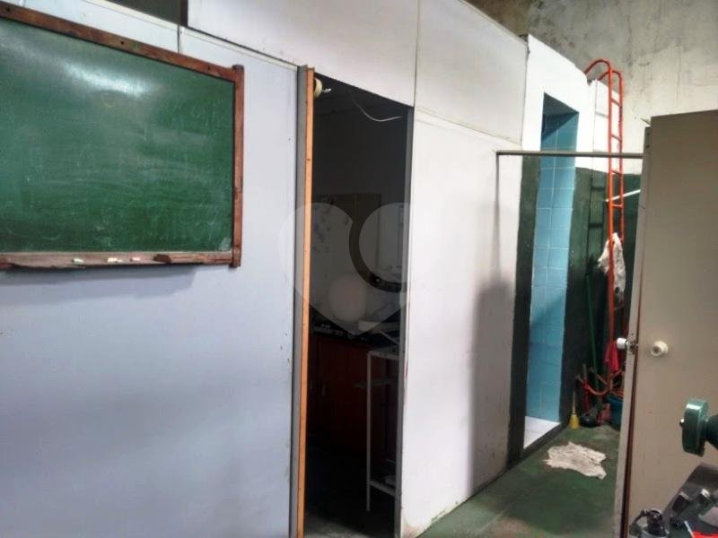 Prédio com Galpão no piso térreo e Casa no piso Superior a Venda na região da Vila Prudente