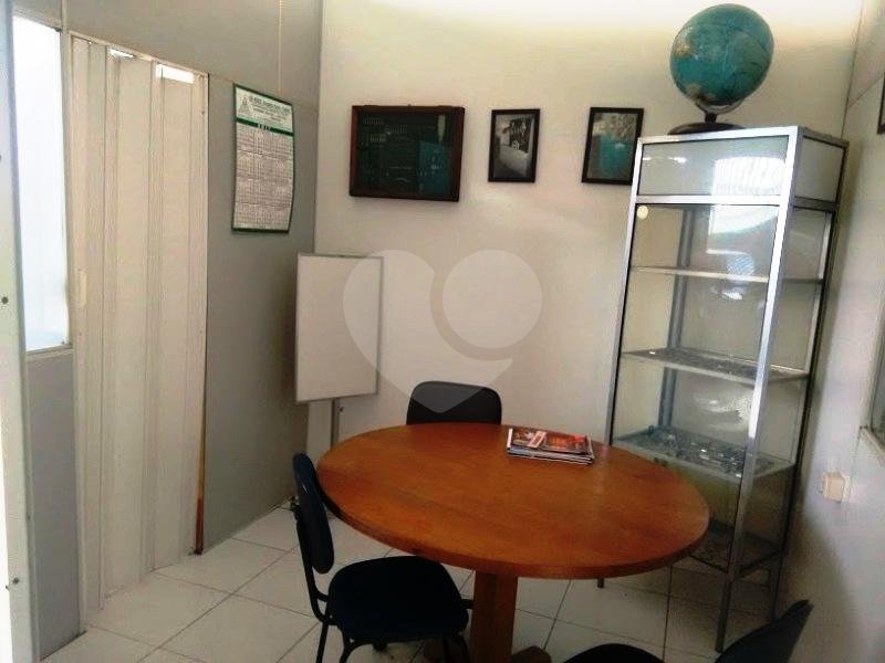 Prédio com Galpão no piso térreo e Casa no piso Superior a Venda na região da Vila Prudente
